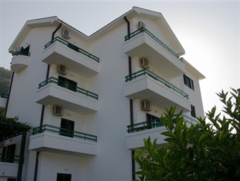 ВИЛА РЕНОМЕ ВО ПЕТРОВАЦ НА МОРЕ 2026