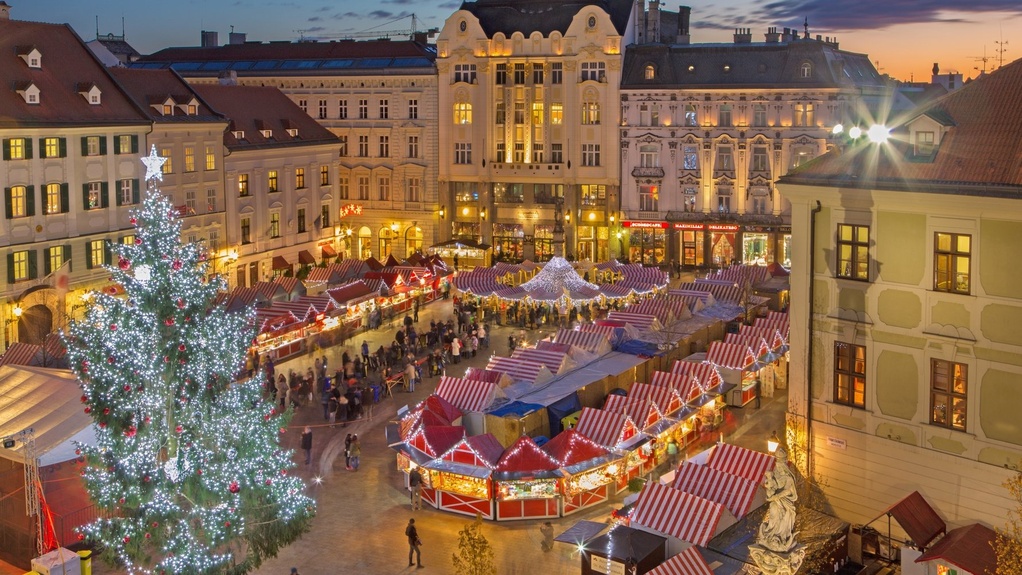 Братислава & Виена: Божиќна Бајка и Outlet Parndorf - Сопствена програма
